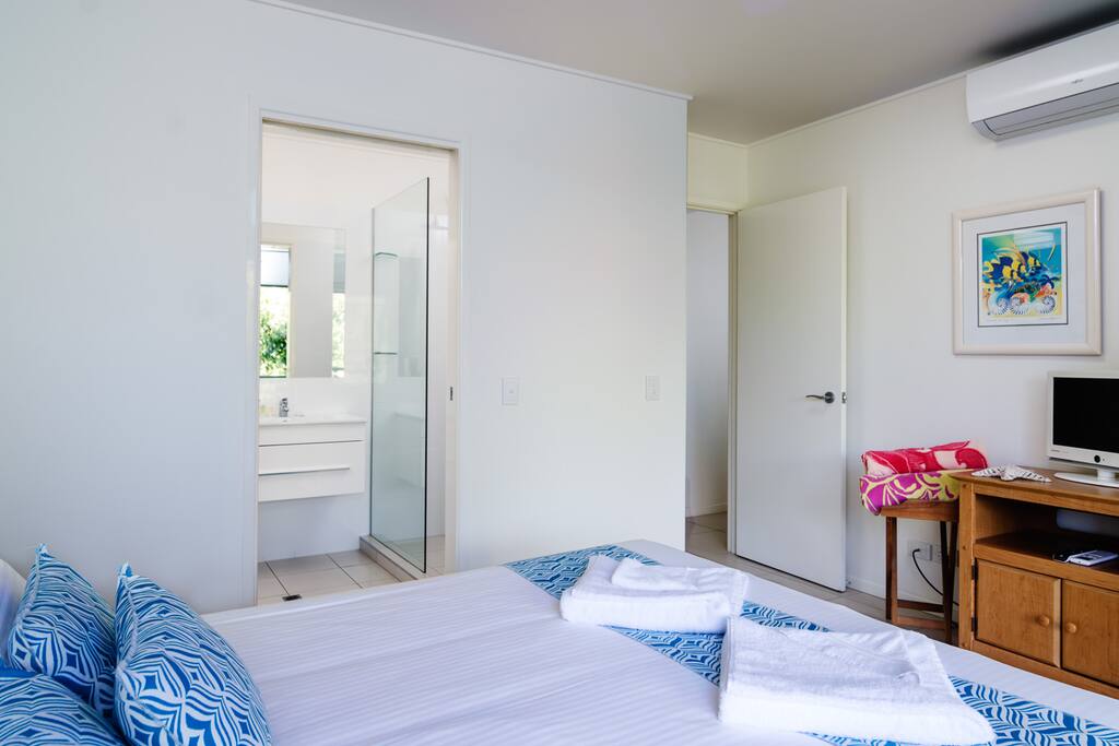 Main bedroom with ensuite.