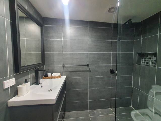 Art-Inspired Rustic Resort & Renovated Studio gallery image 4