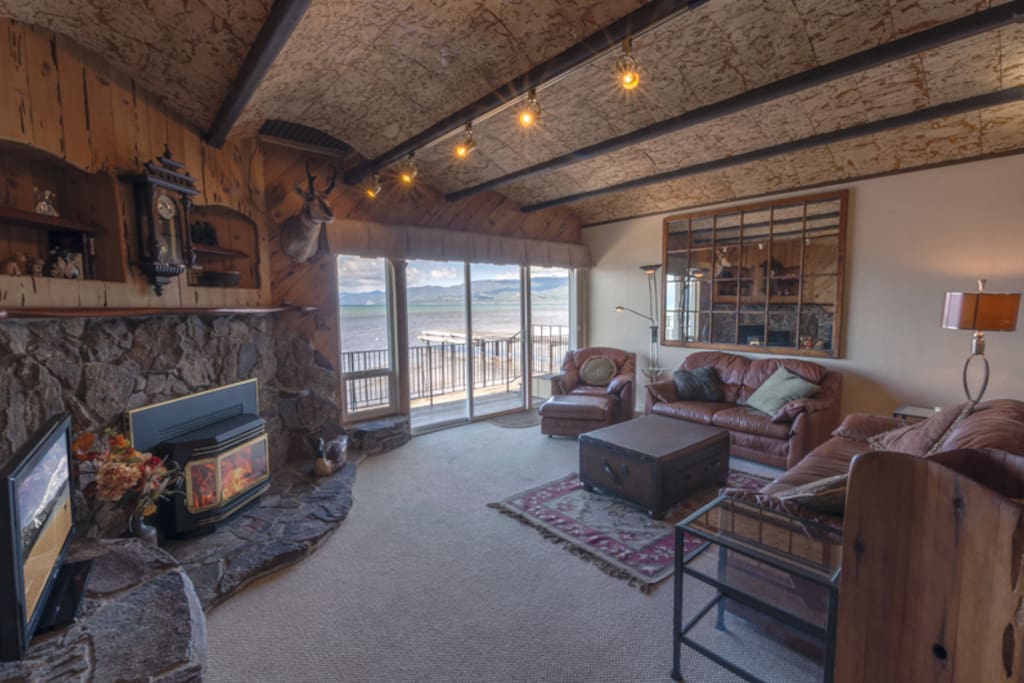 Living room with view on the water
