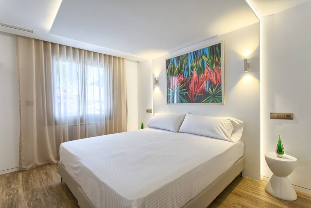 Bedroom #1
Double or single bed layout available upon request