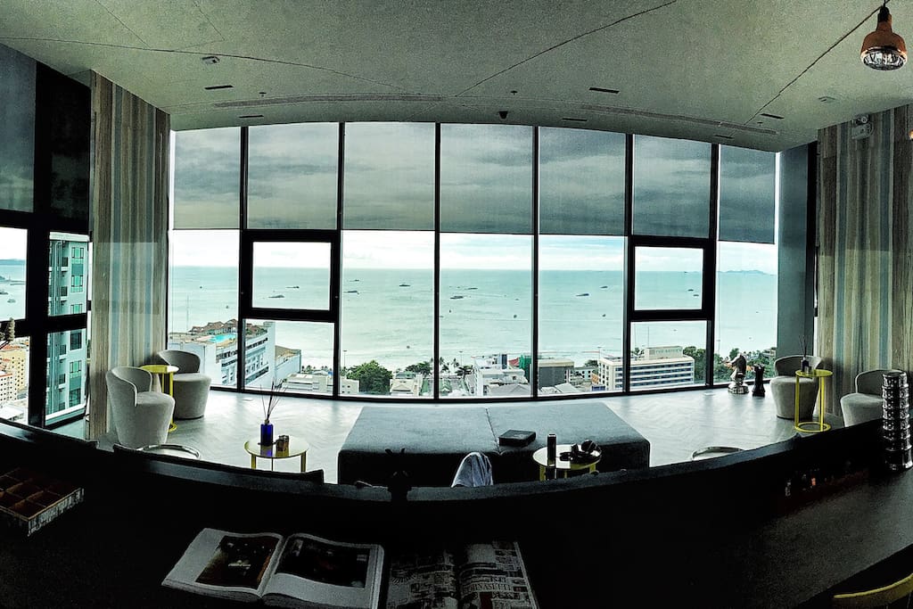 Lounge Day Panorama view