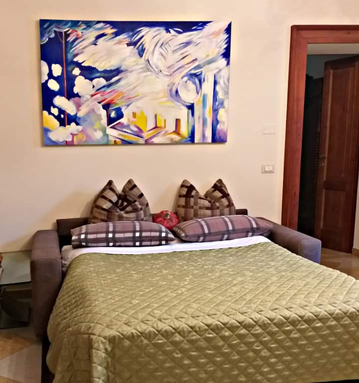 沙发变成舒适的双人床