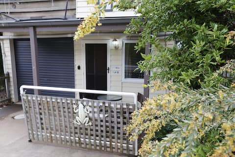 Successful Airbnb property: Perkins Place Iris Cottage in Shire Of Mansfield