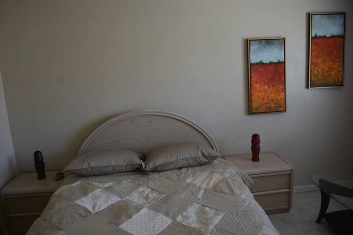 Peaceful Family Home Private Room & Breakfast #2