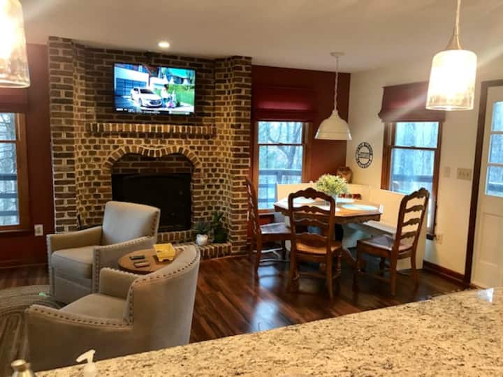 Massanutten Mountain Retreat 20 min to JMU Cabins for Rent in