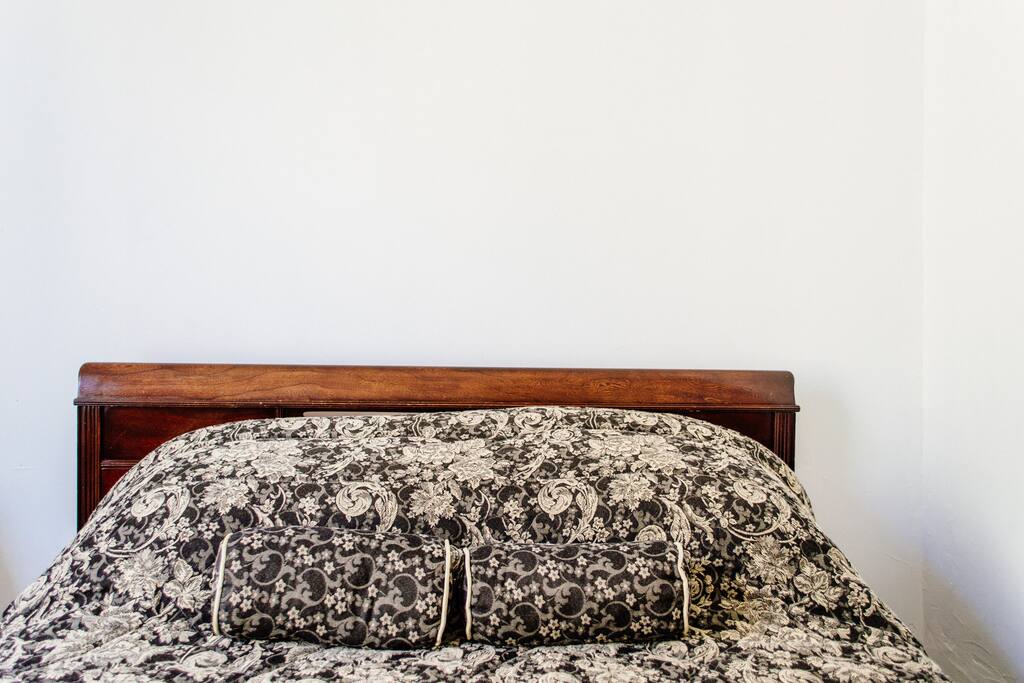 Full size bed