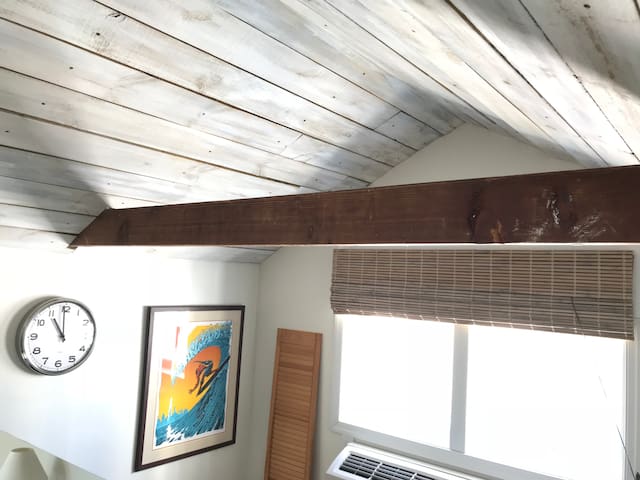 OCNJ Open Loft 1 blk to beach, sleeps 5