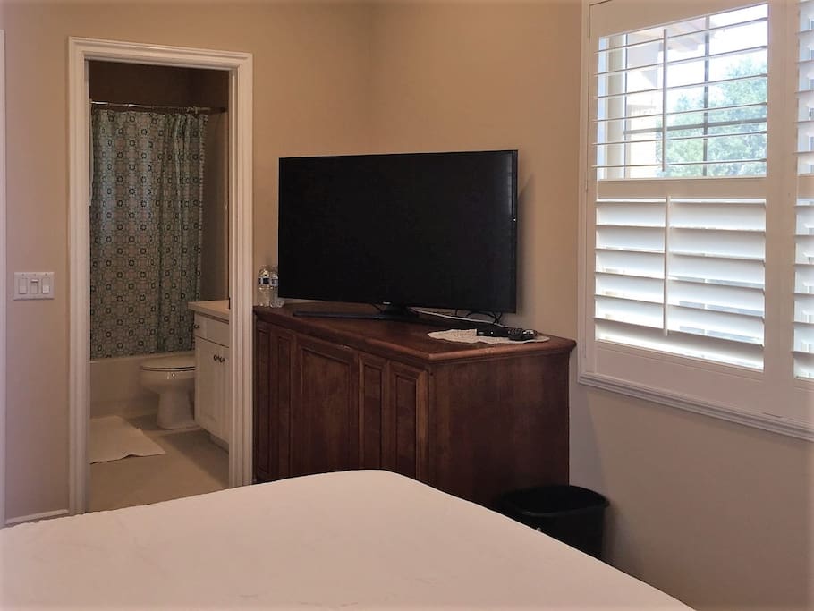 Private Master Suite with Smart Flat TV/Cable and all new bedding