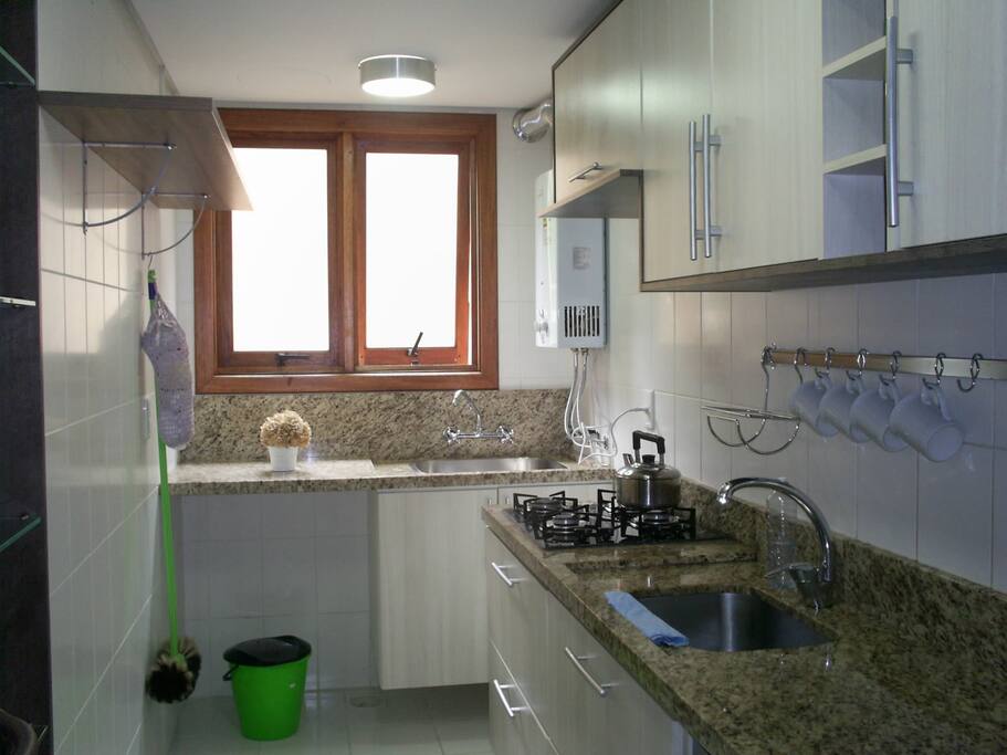 Cozinha com area e tanque