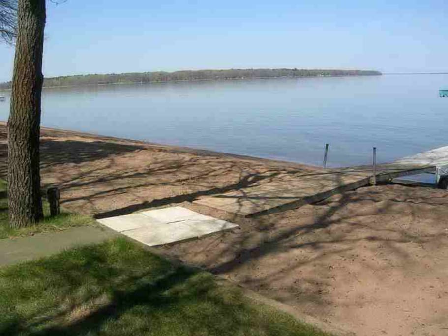 view of trader's bay loon lodge on leech lake
