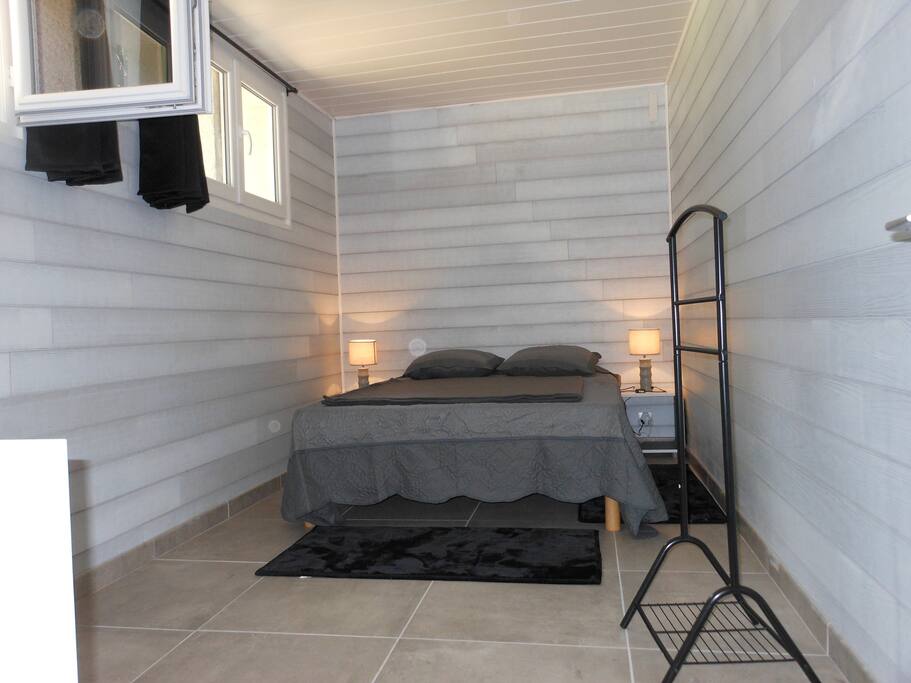 Chambre lambrissée
