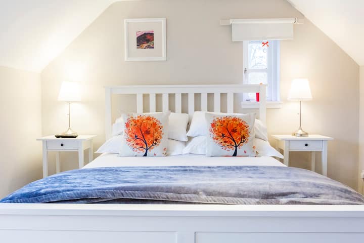 Justb City Retreat -Double Room With King Size Bed - Edinburgh