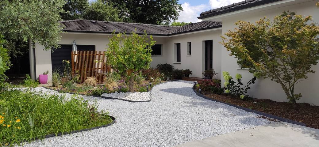 Villa de charme piscine au calme bordeaux bassin gallery image 3