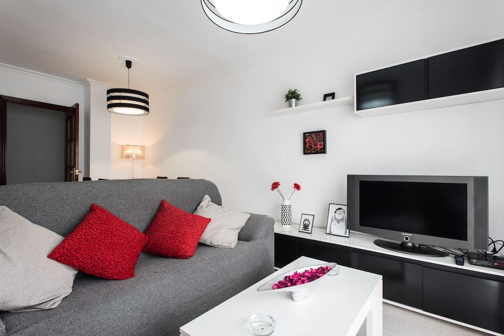 SALON COMEDOR / LIVING ROOM