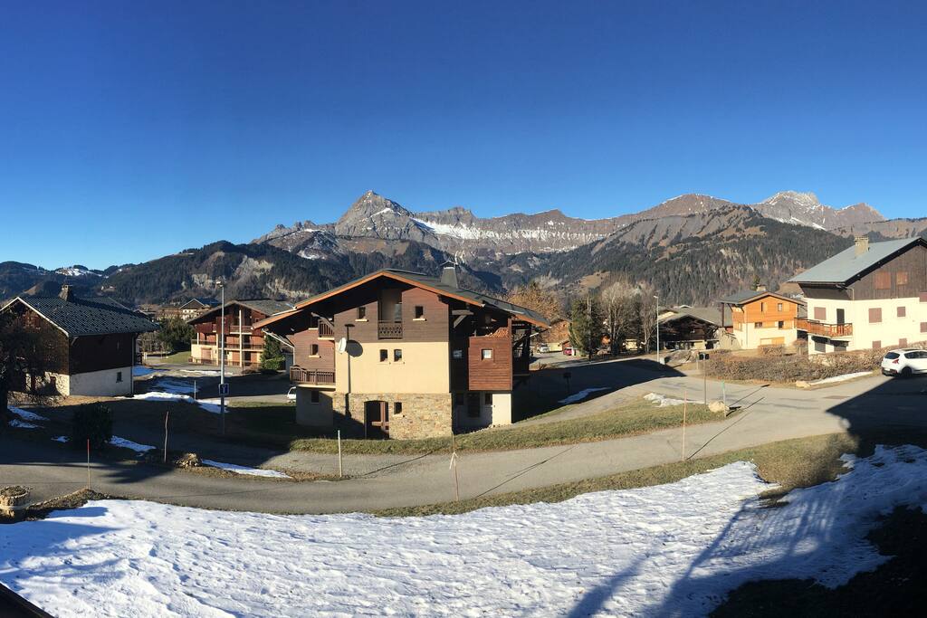 La vue du balcon et du séjour