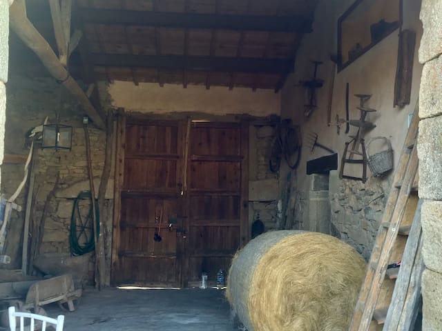 THE LAQUAR DE LA DUQUESA 
 House with garden and pool