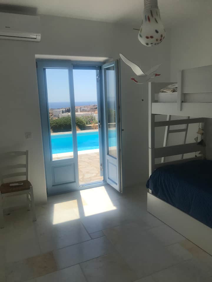 ห้องสำหรับเด็กพร้อมเตียงสองชั้น