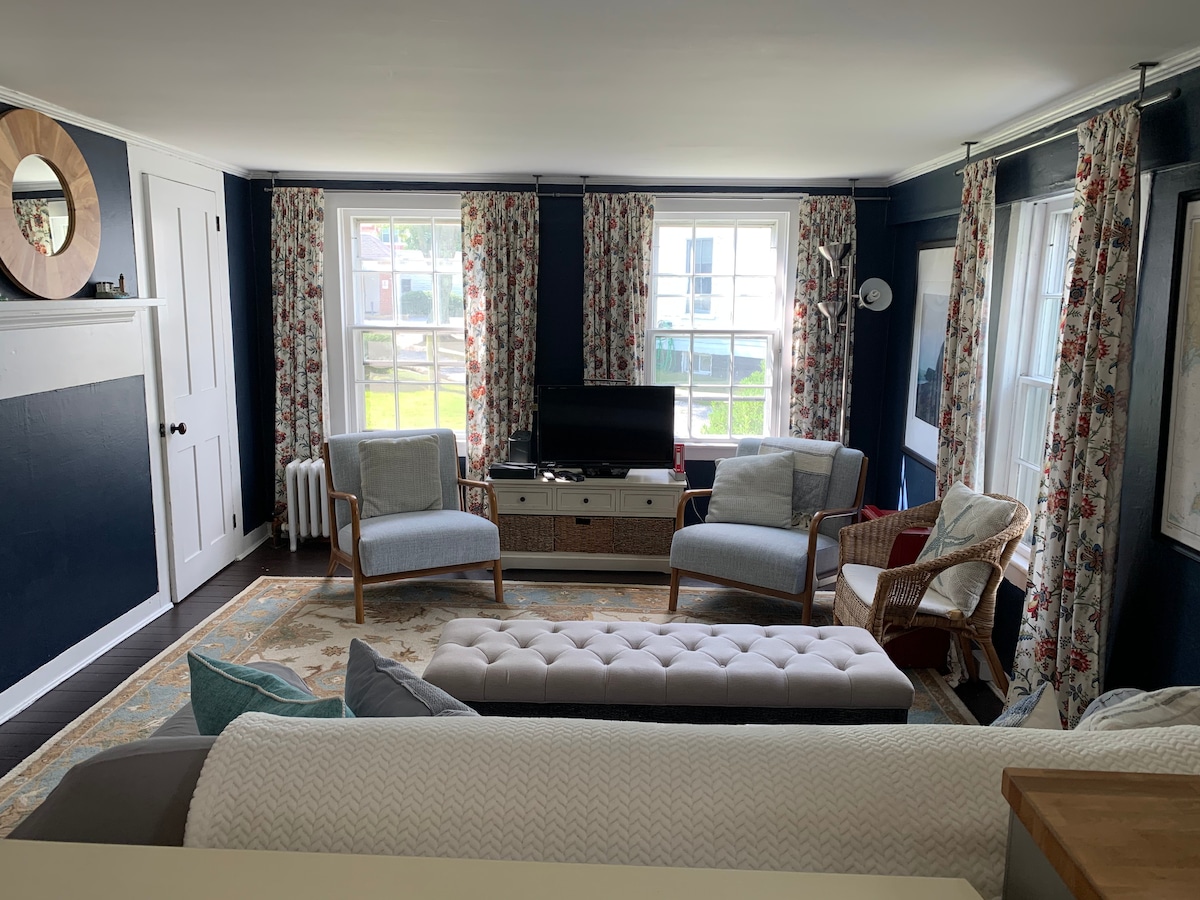 Obývacia miestnosť. Máme rýchle Wi-Fi a TV aplikácie.