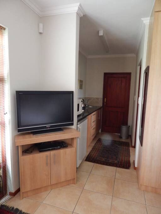 TV & kitchenette