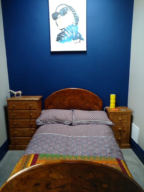 Comfortable single in Totterdown