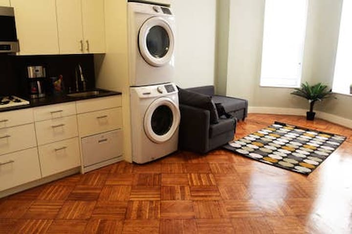 6 BR, 4 Full Bath Duplex With Washer & Dryer gallery image 3