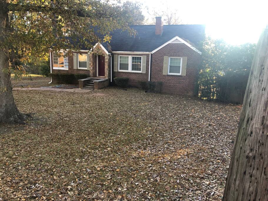 8 Guest Home 25 Minutes from Mercedes Benz Stadium - Houses for Rent in