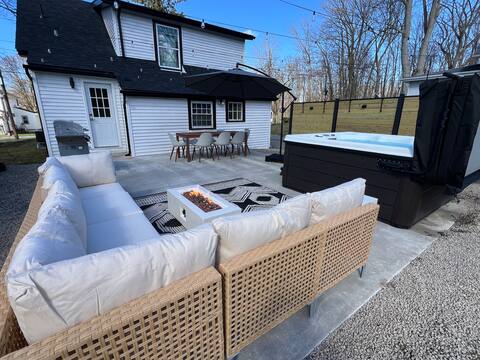 Starlight Village retreat w/ hot tub and EV CHGR