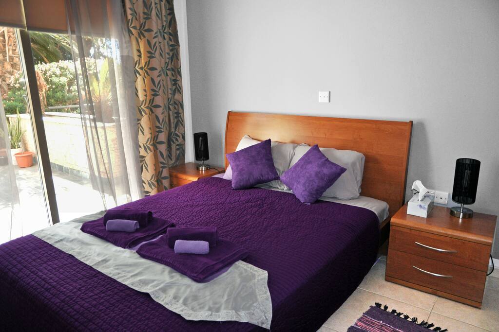 Master Bedroom equipped with Blinds, Air Conditioning, Drawers