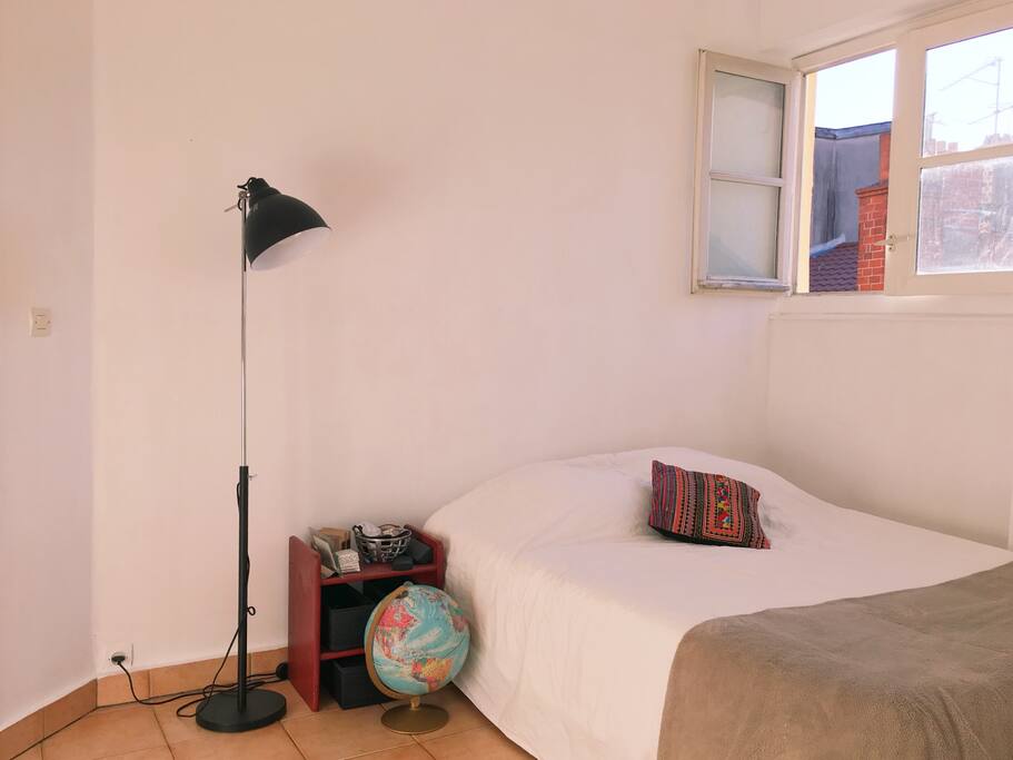 Première chambre. Lit double.