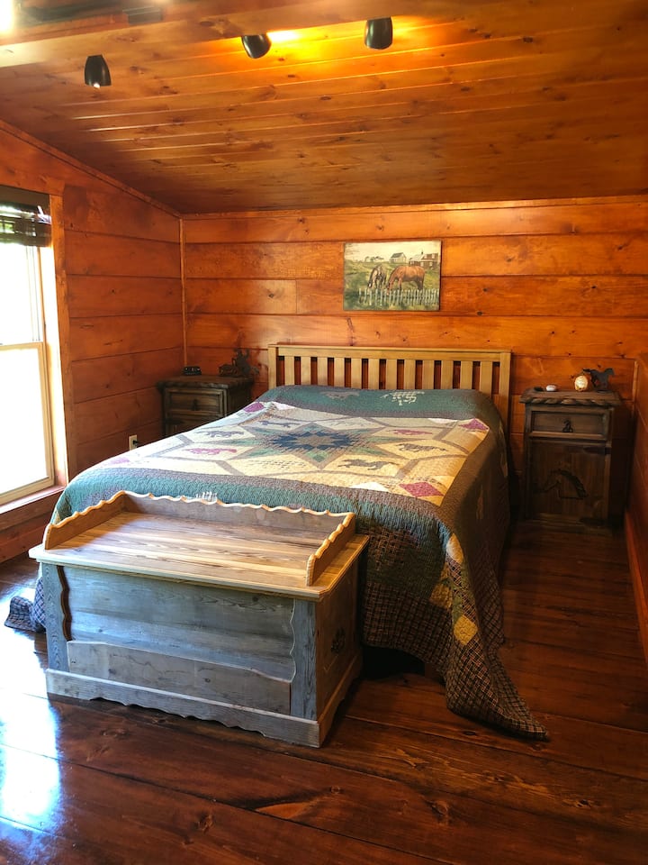 Spacious Loft Bedroom with Queen Bed
