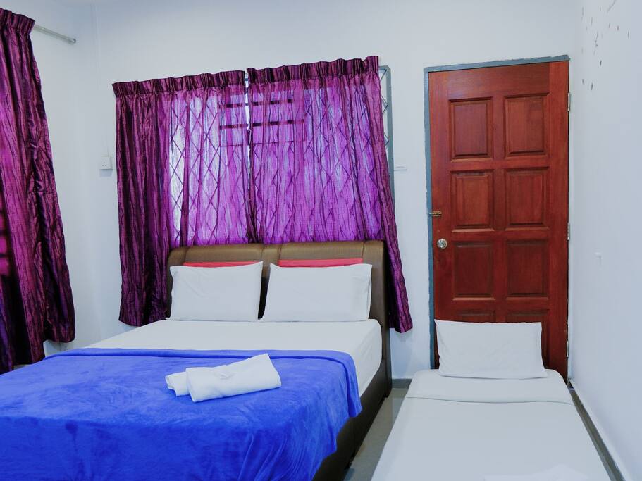 BEDROOM 1