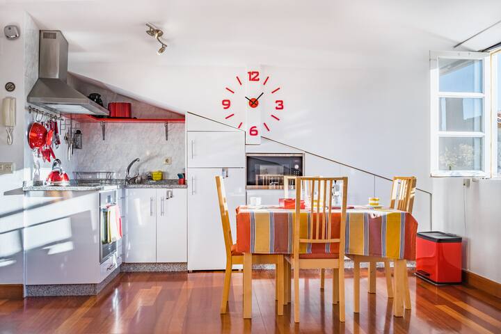 New Charming By Cathedral, Roof top views