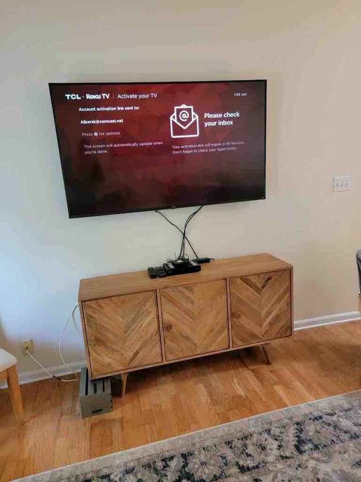 Quiet family townhome, modern, clean living