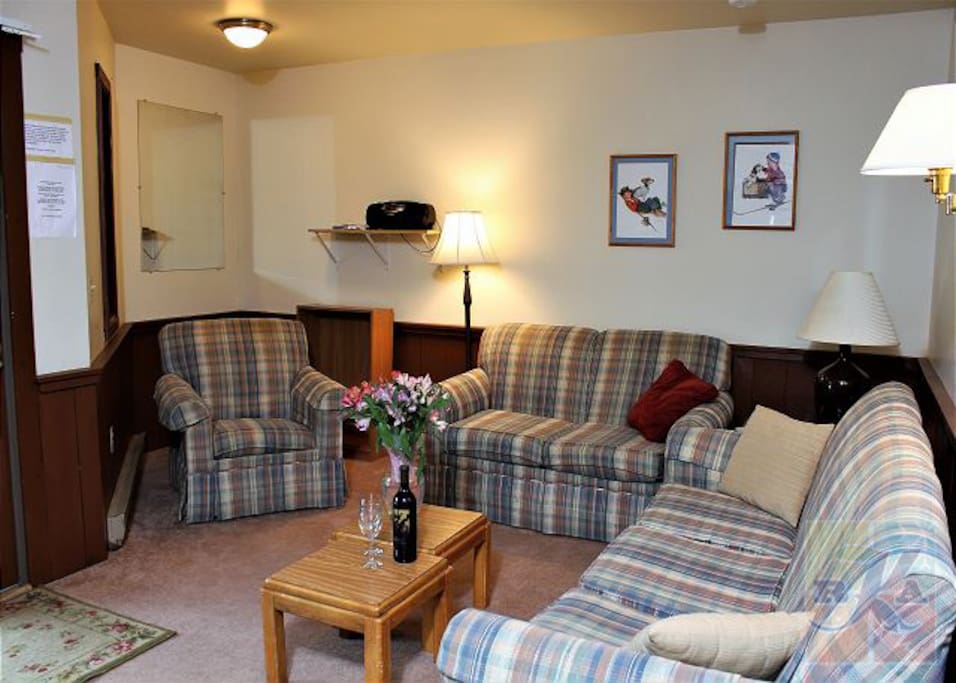 Killington Rental Associates - Spruce Glen A - Living Room