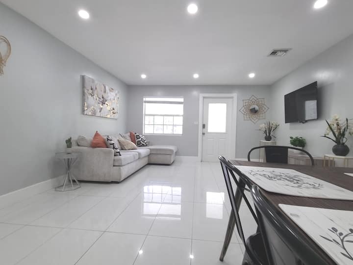 Your Florida Vacation Destination - Sleeps 12 - Hollywood, FL