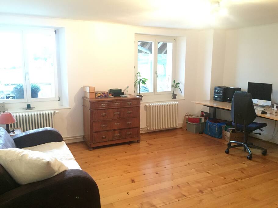 Chambre à louer avec bureau
