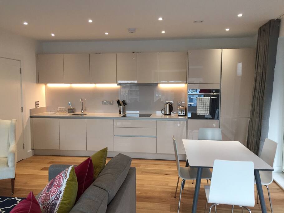 Integrated dishwasher, Fridge freezer, oven and hob