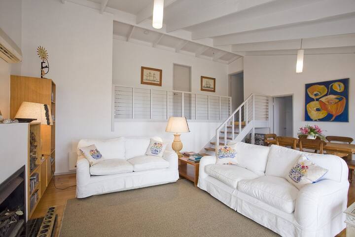 Albert – Cosy Wood Fire, Huge Deck & Stunning View gallery image 5