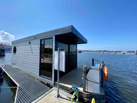 Houseboat Bugatti