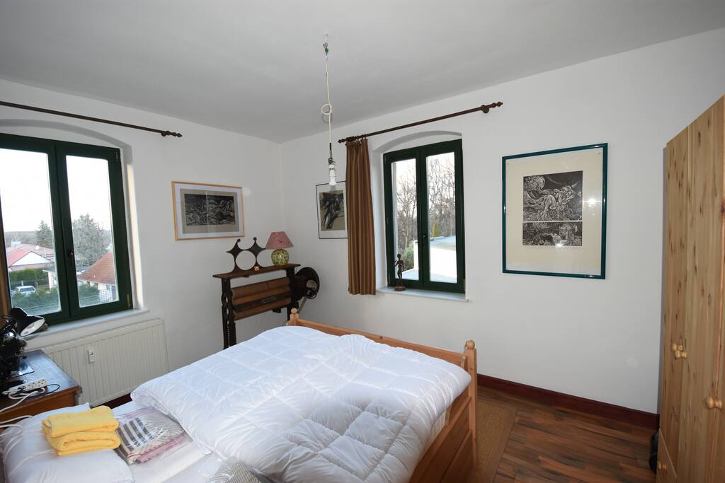 Schlafzimmer / sleeping room / chambre