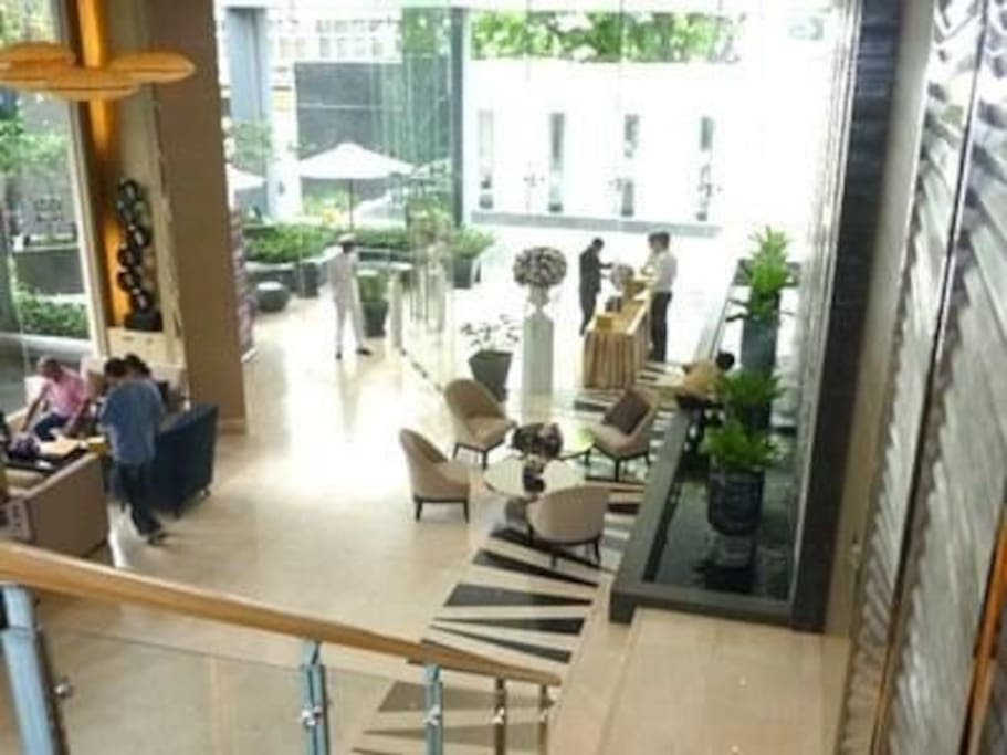 view from juristic office on mezzanine floor. huge luxury ground floor lobby, 24 hrs security. suitable as a meeting point with visitors.