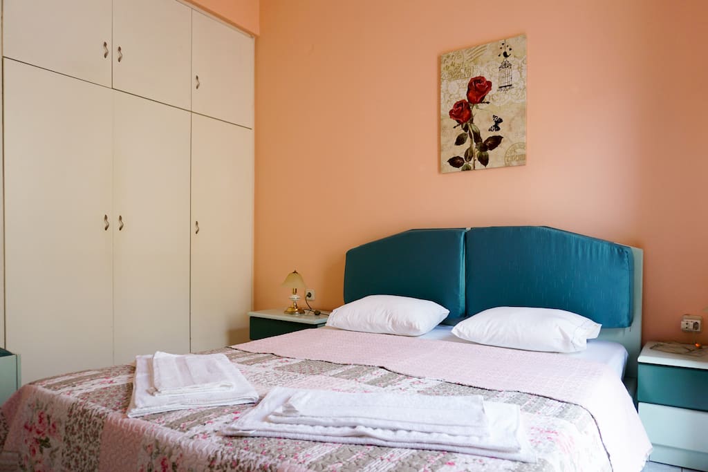 The double bed and the large closet in Bedroom#1