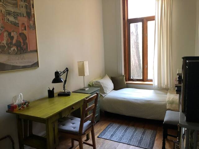 Charming Plateau Home “Fleur du Lits” gallery image 5