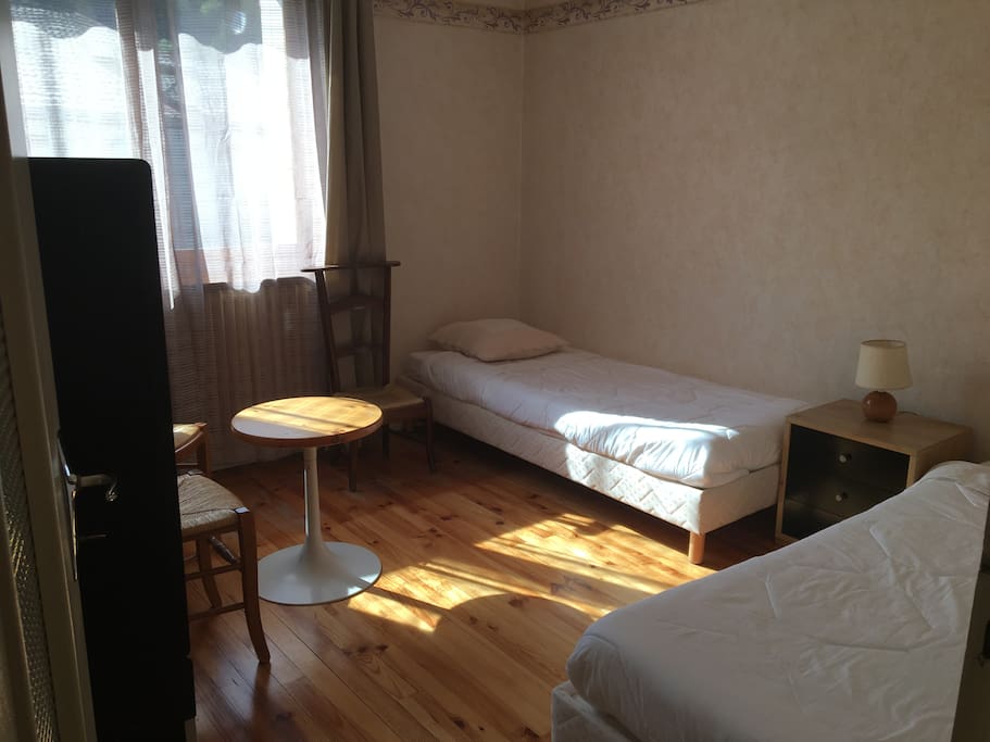 Chambre 2 lits simples