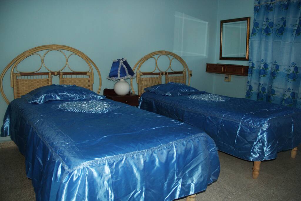 Departamento con cama matrimonial y personal