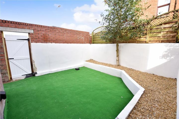Great located Victorian house with all amenities gallery image 5