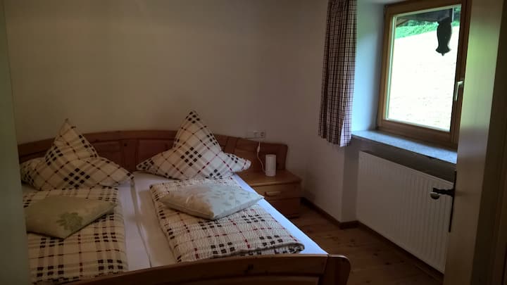 Habitación con base de listones y colchones de alta calidad. 180x200 cm.