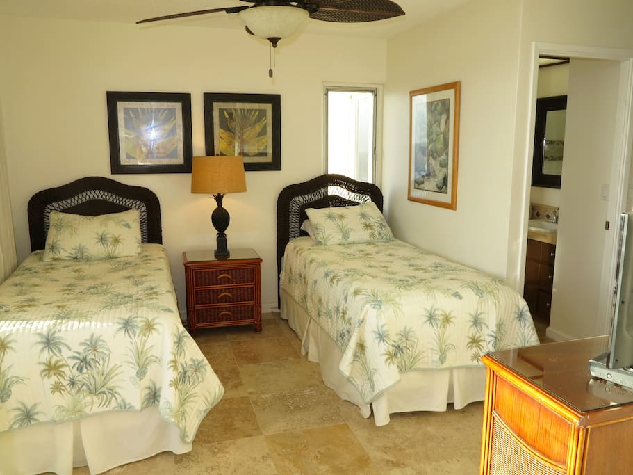 Ocean front bedroom with a choice of 2 twins or a king