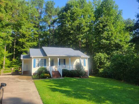 Beautiful home away from home 3 bedroom 2 bath