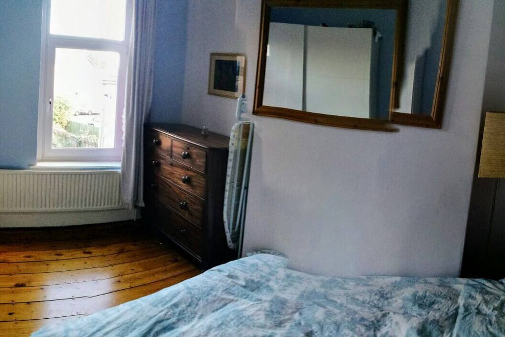 Second double bedroom,iron